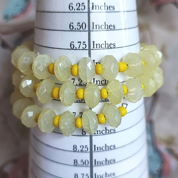 Light Lemon Yellow Faceted Plastic Glass Seed Beads Beaded Memory Wire Bracelet - Picture 4 of 7
